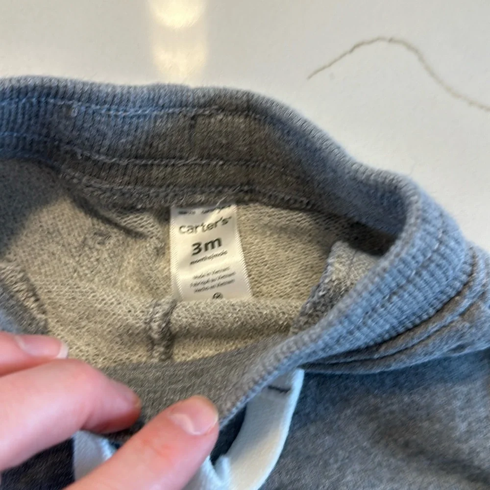 Carter’s baby gray green dinosaur t-Rex jogger sweatpants size 3 months 🩶🦖